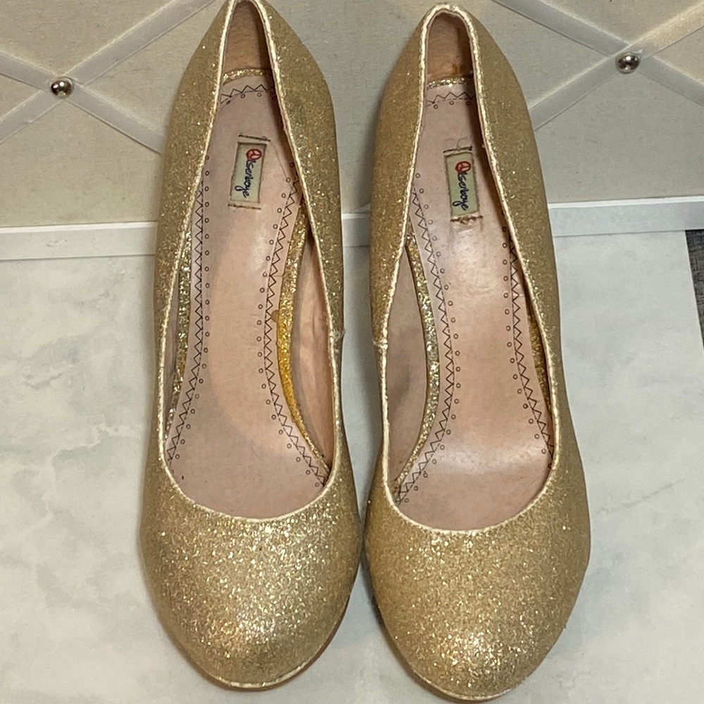 Glittery (s8.5M) Light Yellow Gold Heels